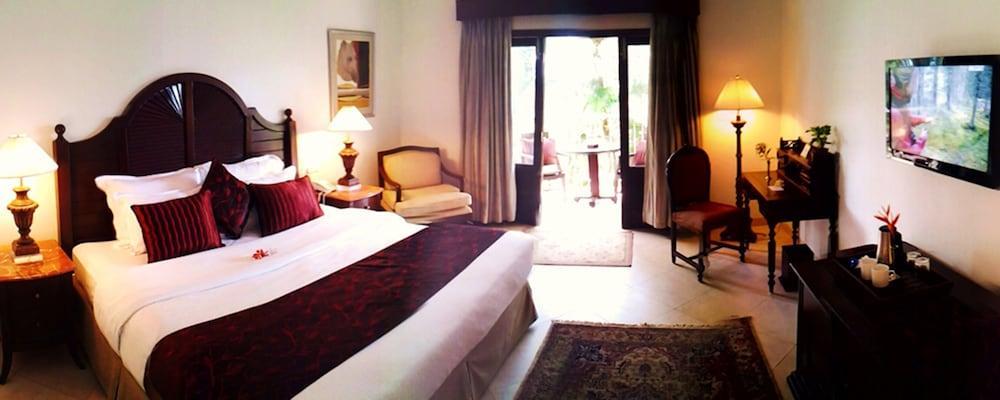 คลับ มหินทรา อคาเซีย ปาล์ม Hotel โคลวา ภายนอก รูปภาพ