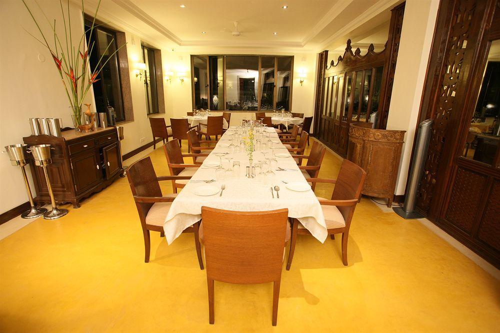 คลับ มหินทรา อคาเซีย ปาล์ม Hotel โคลวา ภายนอก รูปภาพ