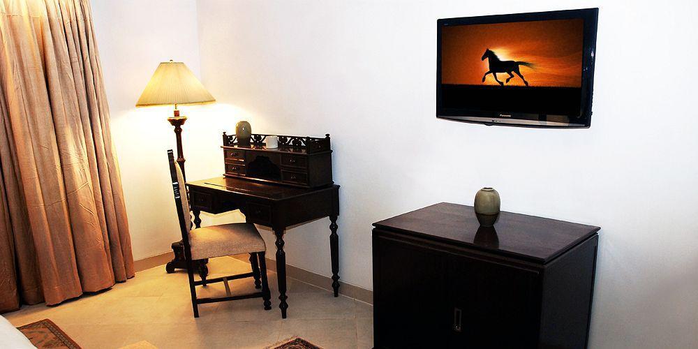 คลับ มหินทรา อคาเซีย ปาล์ม Hotel โคลวา ภายนอก รูปภาพ