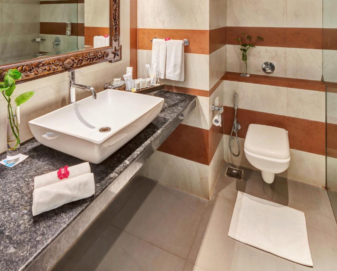 คลับ มหินทรา อคาเซีย ปาล์ม Hotel โคลวา ภายนอก รูปภาพ