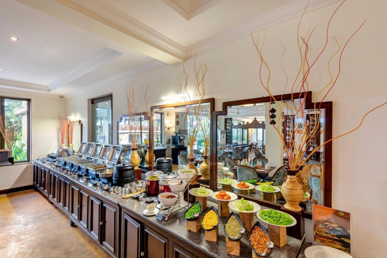 คลับ มหินทรา อคาเซีย ปาล์ม Hotel โคลวา ภายนอก รูปภาพ