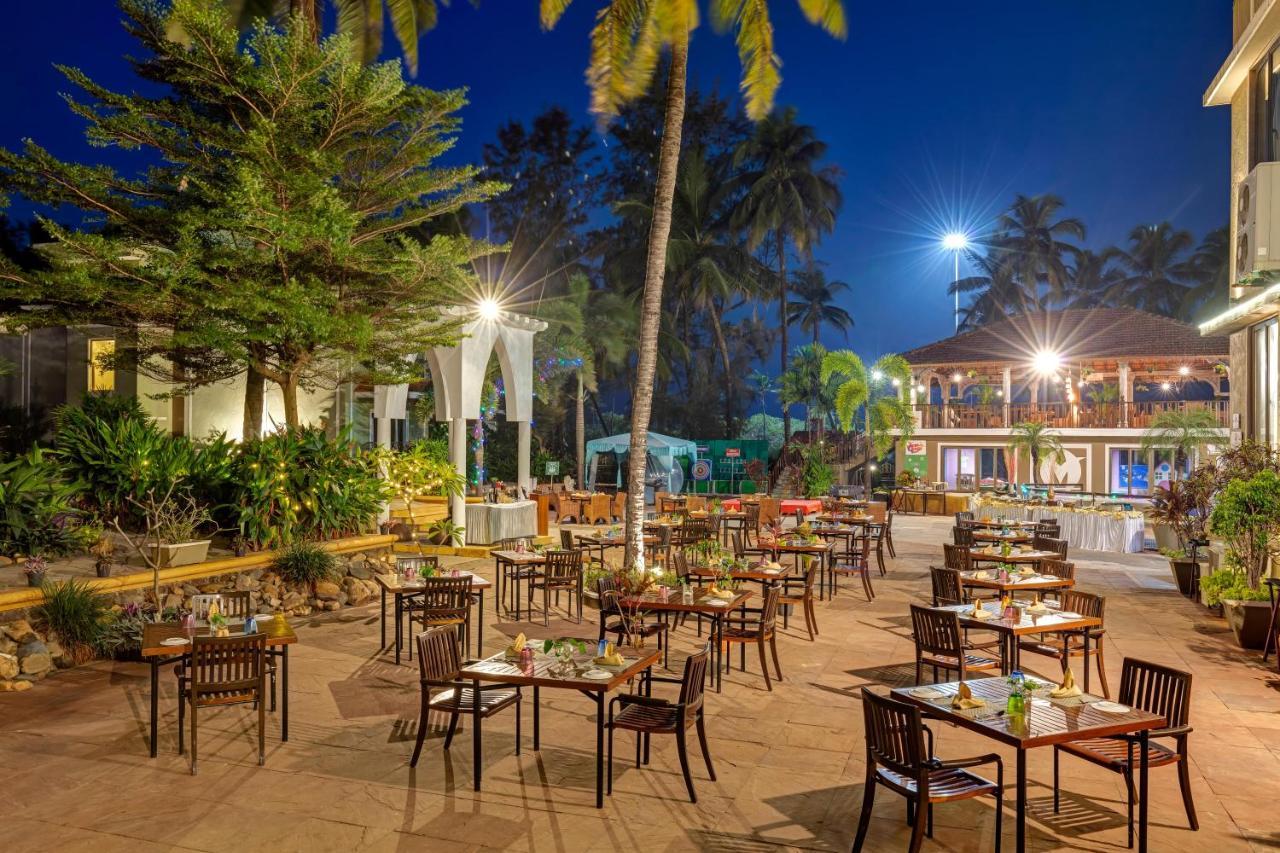 คลับ มหินทรา อคาเซีย ปาล์ม Hotel โคลวา ภายนอก รูปภาพ