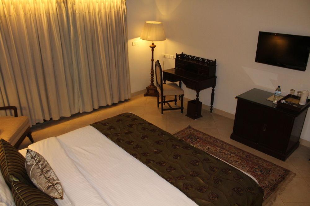 คลับ มหินทรา อคาเซีย ปาล์ม Hotel โคลวา ภายนอก รูปภาพ
