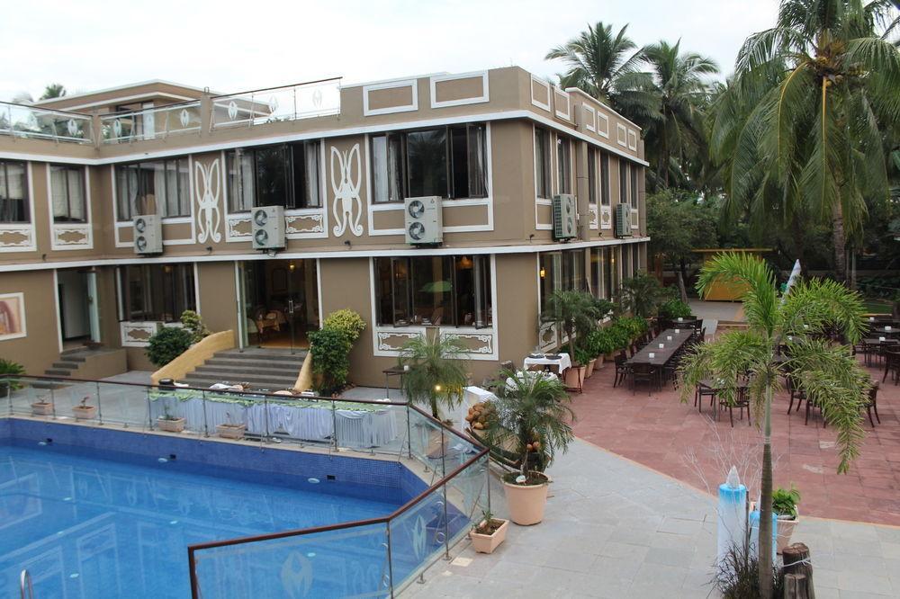 คลับ มหินทรา อคาเซีย ปาล์ม Hotel โคลวา ภายนอก รูปภาพ