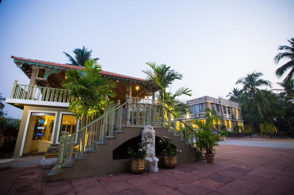 คลับ มหินทรา อคาเซีย ปาล์ม Hotel โคลวา ภายนอก รูปภาพ