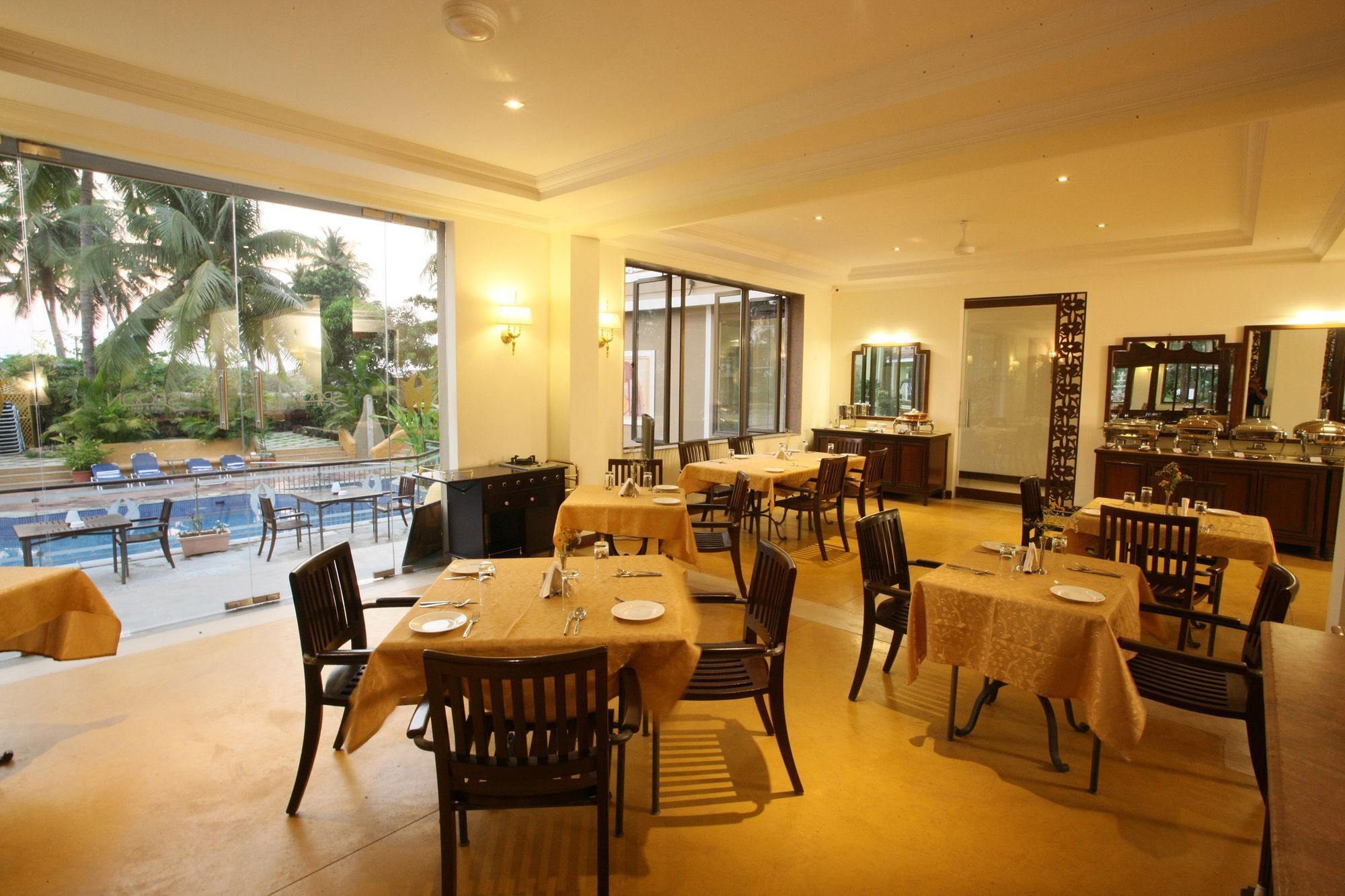 คลับ มหินทรา อคาเซีย ปาล์ม Hotel โคลวา ภายนอก รูปภาพ